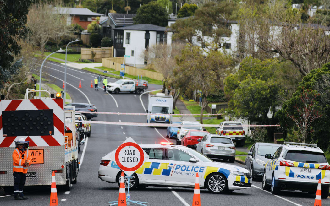 The cordon set up on Murvale Drive, Bucklands Beach.
