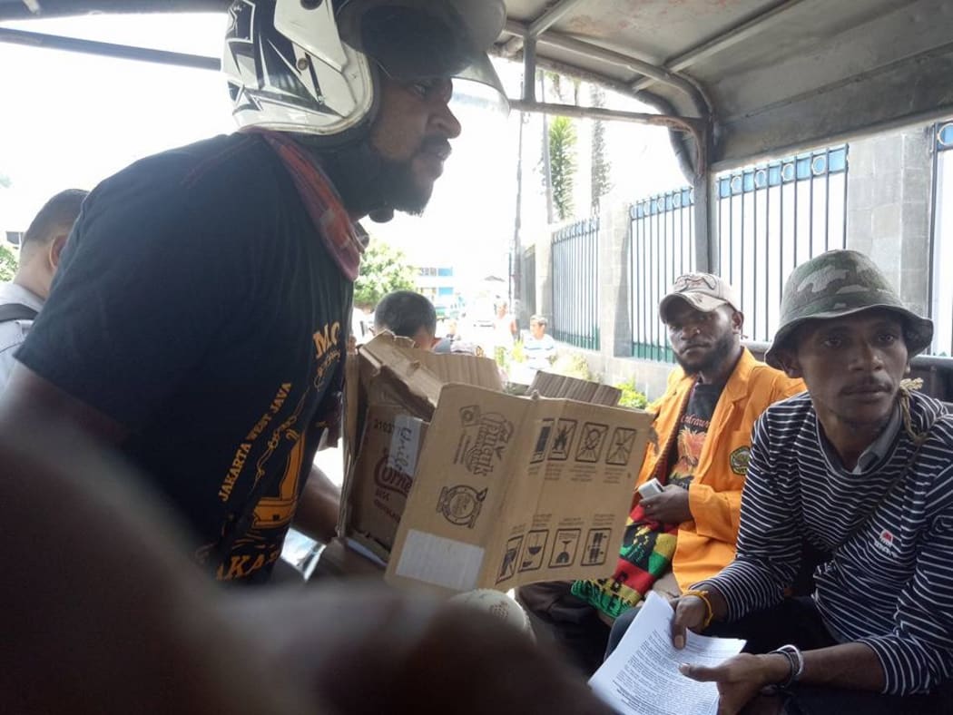 A Papuan group was taken in by Indonesian police on 7 April 2018 after holding a public collection for donations to a relief fund for earthquake victims in neighbouring Papua New Guinea.
