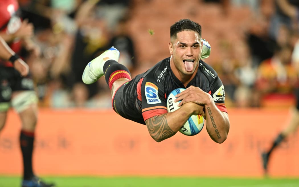 Quinn Tupaea of the Chiefs scores.