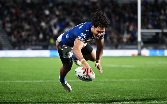 Warriors player Dallin Watene-Zelezniak scores a try during the New Zealand Warriors v Canberra Raiders, Round 21 rugby league match of the 2023 NRL Premiership season at Go Media Mt Smart Stadium, Auckland, New Zealand. Friday 21 July 2023. © Photo credit: Andrew Cornaga / www.photosport.nz