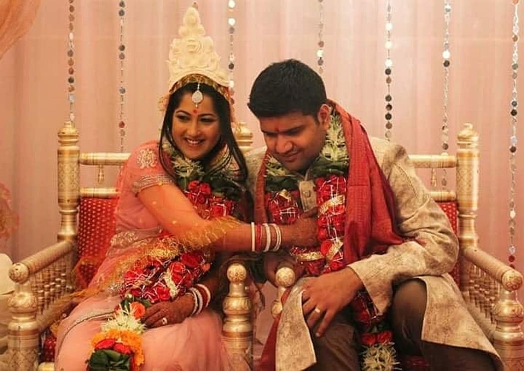 Ishita and Zorran laughing during their Hindu wedding ceremony.