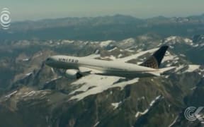 United Airlines settles privately with passenger dragged off plane