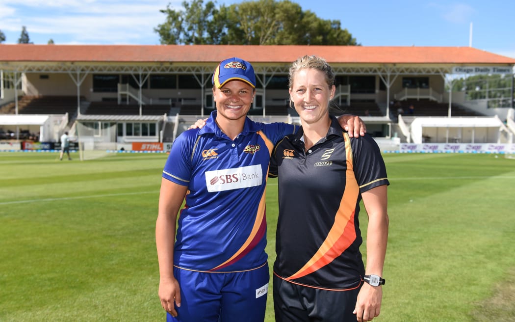 Captain's Suzie Bates of Otago and Sophie Devine of Wellington, 2015.