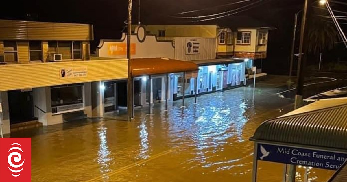 House floats down river as severe weather sees mass evacuations in NSW