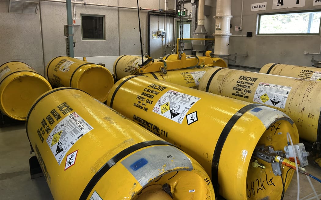 A picture shows containers of chlorine gas.