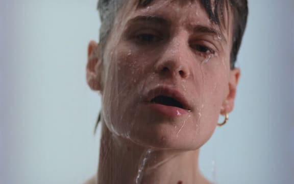 Christine and the Queens, still from "5 Dollars" video