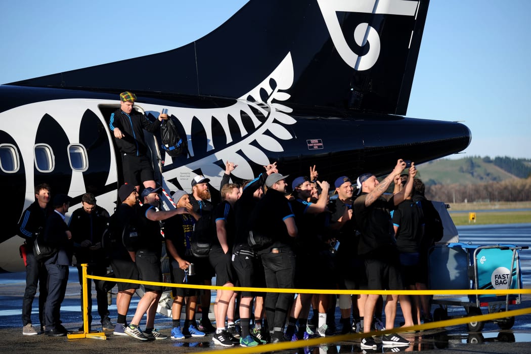 The Highlanders take a selfie as they arrive, triumphant at Dunedin airport