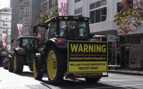 A convoy of utes and tractors is heading along the motorway towards Auckland City as farmer protests get under way.