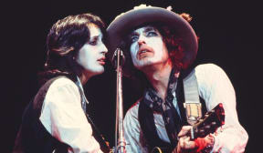 Joan Baez and Bob Dylan in Rolling Thunder Revue