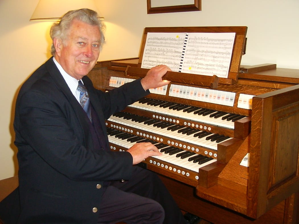 Peter Averi.
