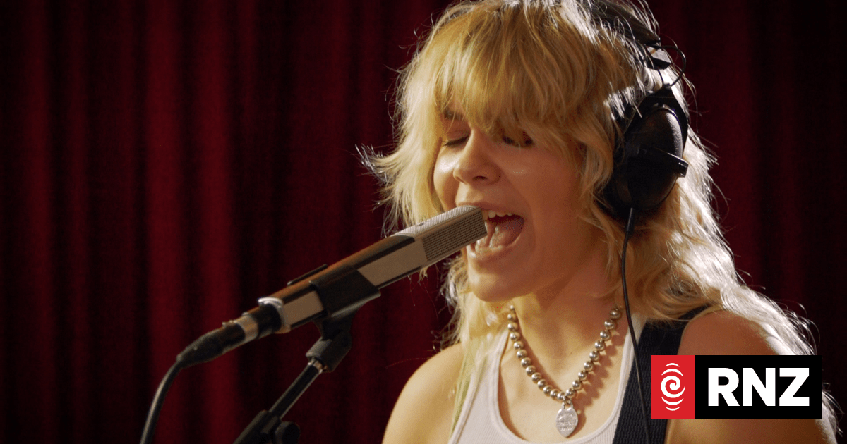 Miss June live at Roundhead Studios | RNZ