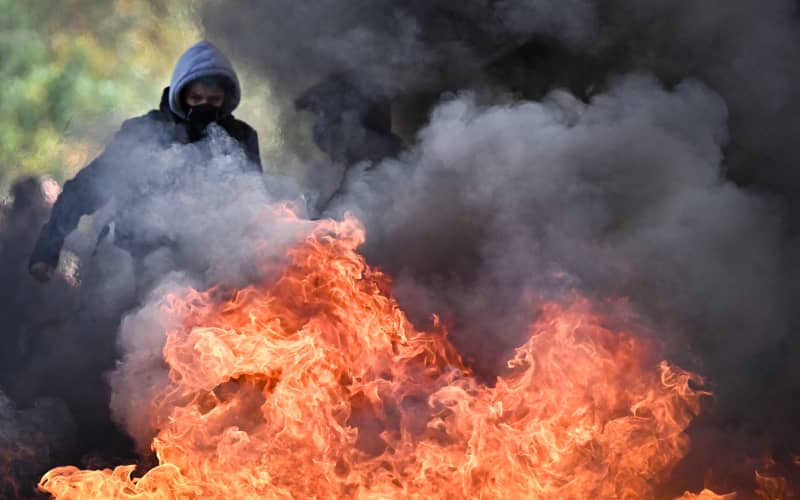 French school protests spread as fires, blockades deepen unrest | RNZ