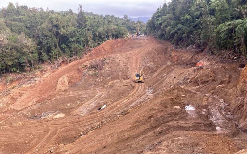 Drilling rigs in place to deal with massive slip on SH25A in Coromandel ...