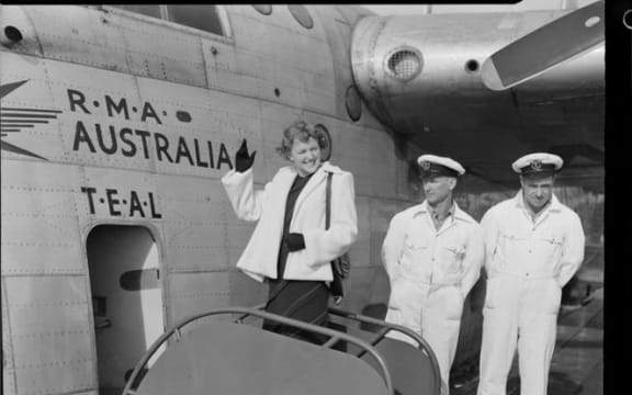 Miss New Zealand 1949 Mary Woodward boards the Tasman Empire Airways aircraft, RMA Australia.