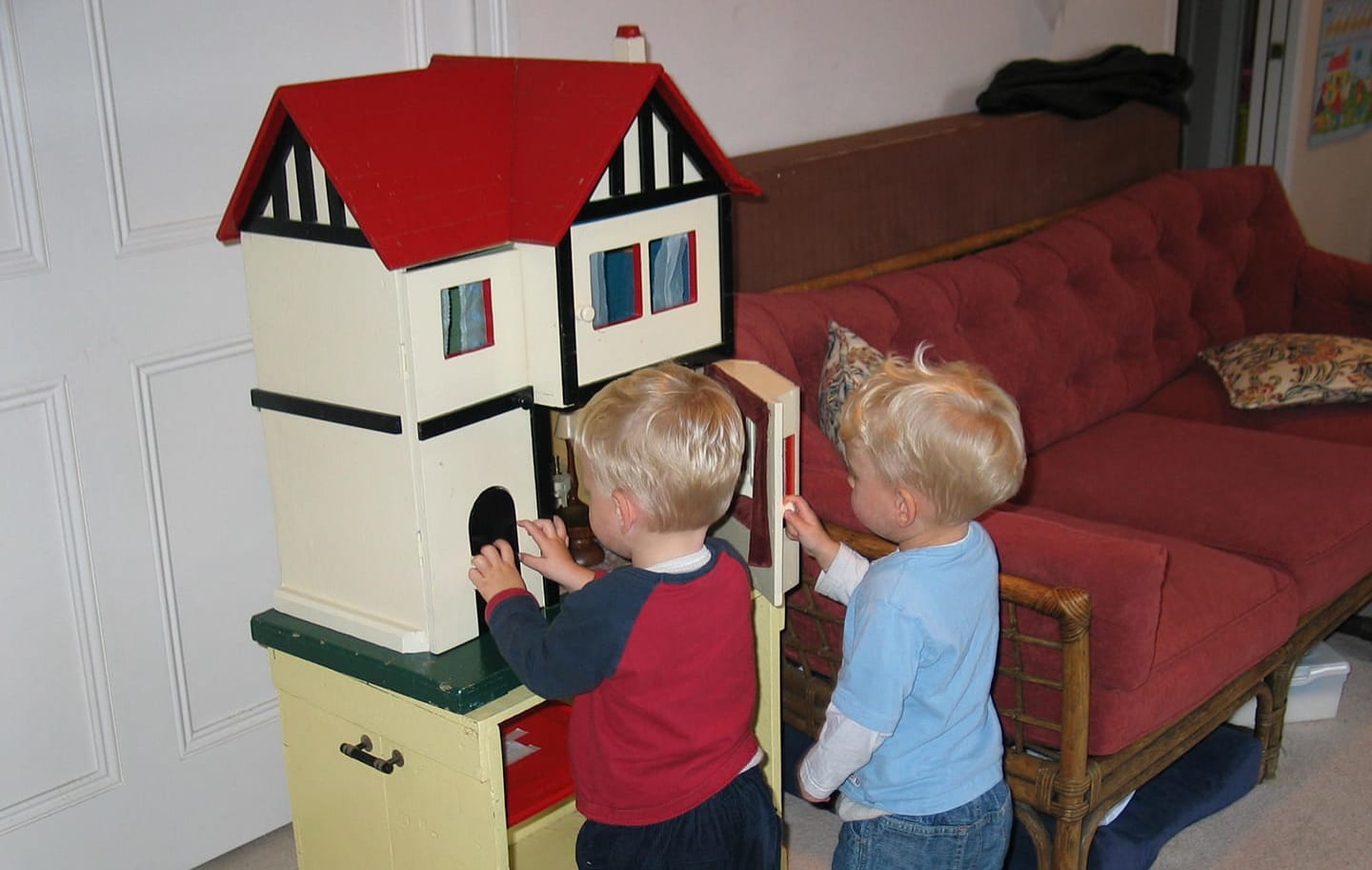 An RAF trainee pilot enlisted the help of other trainees to make the doll's house in secret. He wanted his baby daughter to have something to remember him by should he not return from the war
