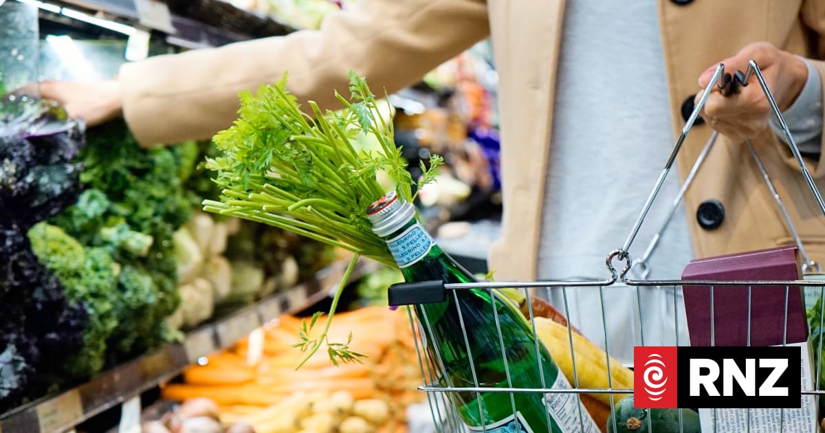 Inflation rate tipped to fall from 32-year high | RNZ