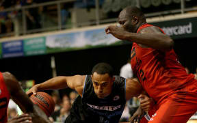 Mika Vukona and Nathan Jawai clash in ANBL game 2015.