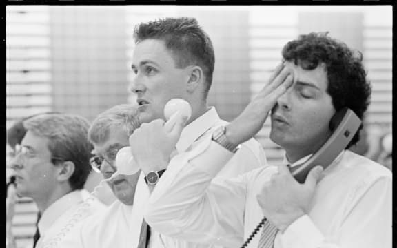 Stuart Beadle (right), sharemarket operator for Francis, Alison, Symes and Co, and colleague Grant Taylor show the stress of dealing with the fall in stock prices, 25 October 1987.