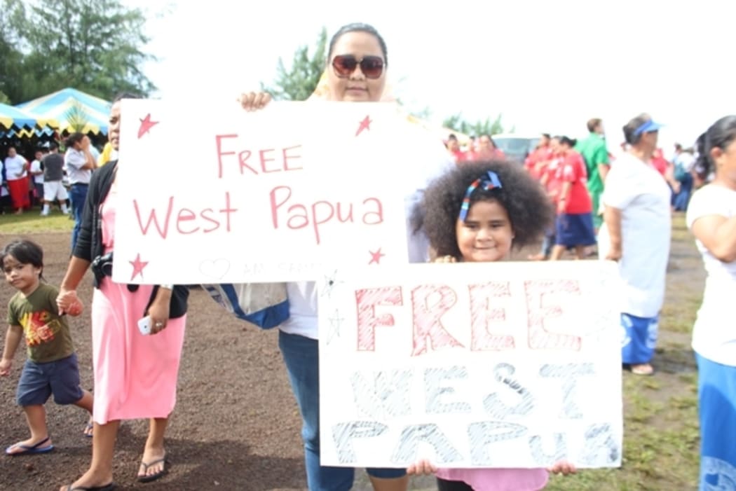 Valerie Adams and her 7-year-old daughter demonstrating support for a "Free West Papua" to coincide with a visit to Pago Pago by the Indonesian Ambassador to the US.
