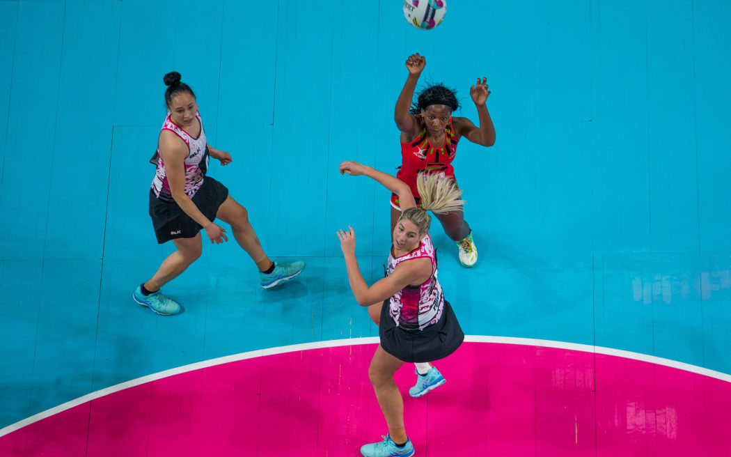 Joyce Mvula during the Fast5 Netball world series match between New Zealand Silver Ferns and Malawi in Melbourne, Australia - October 2017. Copyright Photo. Brendon Ratnayake / www.photosport.nz