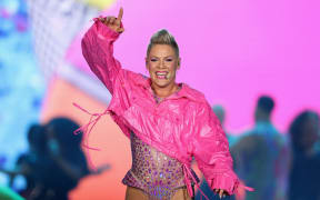 PHOENIX, ARIZONA - OCTOBER 09: P!nk performs during her Summer Carnival tour at Chase Field on October 09, 2023 in Phoenix, Arizona.   Christian Petersen/Getty Images/AFP (Photo by Christian Petersen / GETTY IMAGES NORTH AMERICA / Getty Images via AFP)