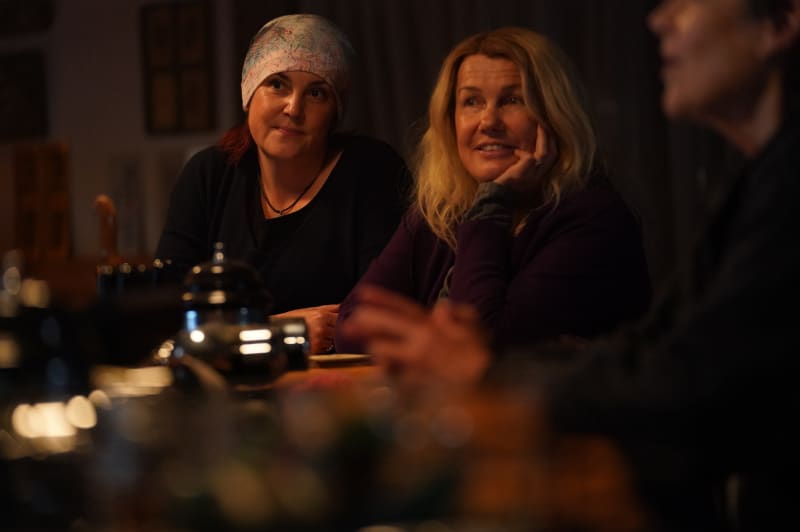 Pike River follows the real-life fight for justice by Anna Osborne and Sonya Rockhouse who lost loved ones in the 2010 mining disaster. Robyn Malcolm plays Sonya Rockhouse and Melanie Lynskey plays Anna Osborne.