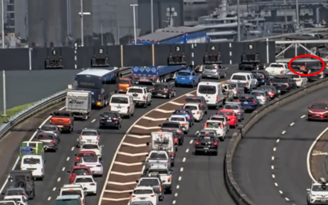 Crash snarls Auckland Harbour Bridge traffic
