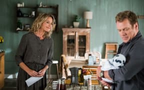 Michelle Langstone as Fiona with Erik Thomsen as George in 800 Words