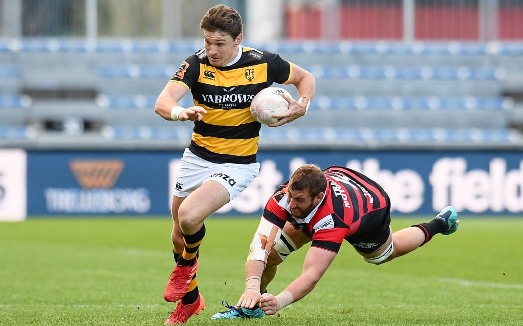 Beauden Barrett of Taranaki eludes Luke Romano of Canterbury during the Mitre10 Cup and Ranfurly Shield rugby match at Orangetheory Stadium, Christchurch, New Zealand, 19th September 2020.