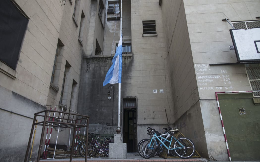 The Argentine flag flies at half-mast at the high school where were graduated 30 years ago the five men killed during an attack in New York.