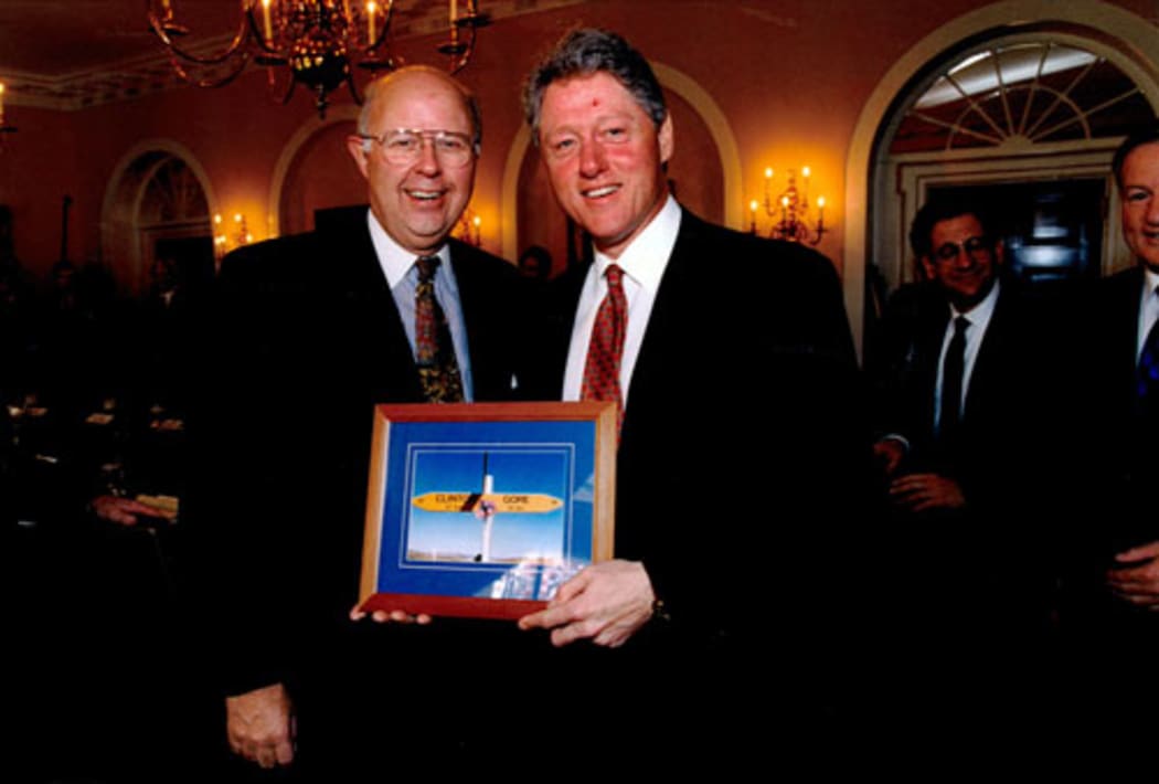 US ambassador Josiah Beeman presents President Bill Clinton with a roadsign from the Clinton–Gore highway near where he stayed in New Zealand's South Island. Al Gore was his Vice President.
