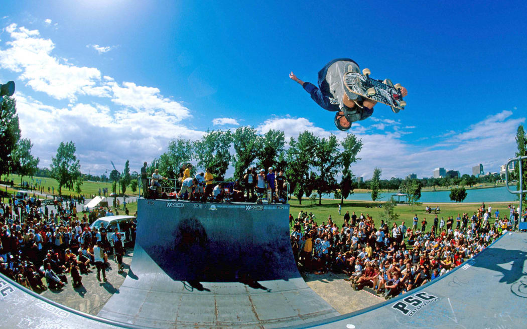 Tony Hawk's 1999 '900' skateboard fetches US$2m at auction | RNZ News