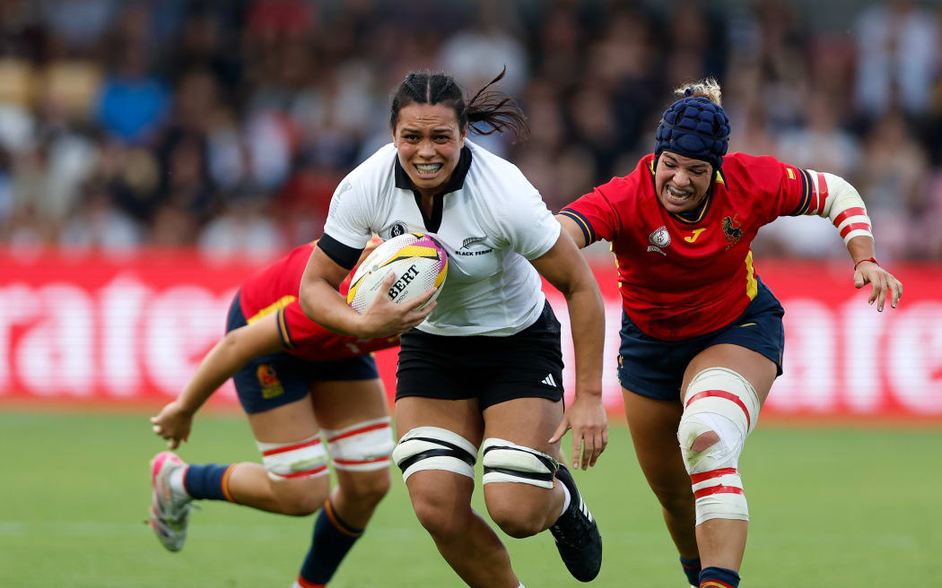 Layla Sae makes a break for the Black Ferns against Spain.