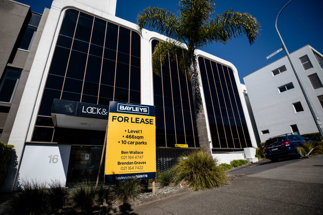 A For Lease sign in Auckland city.