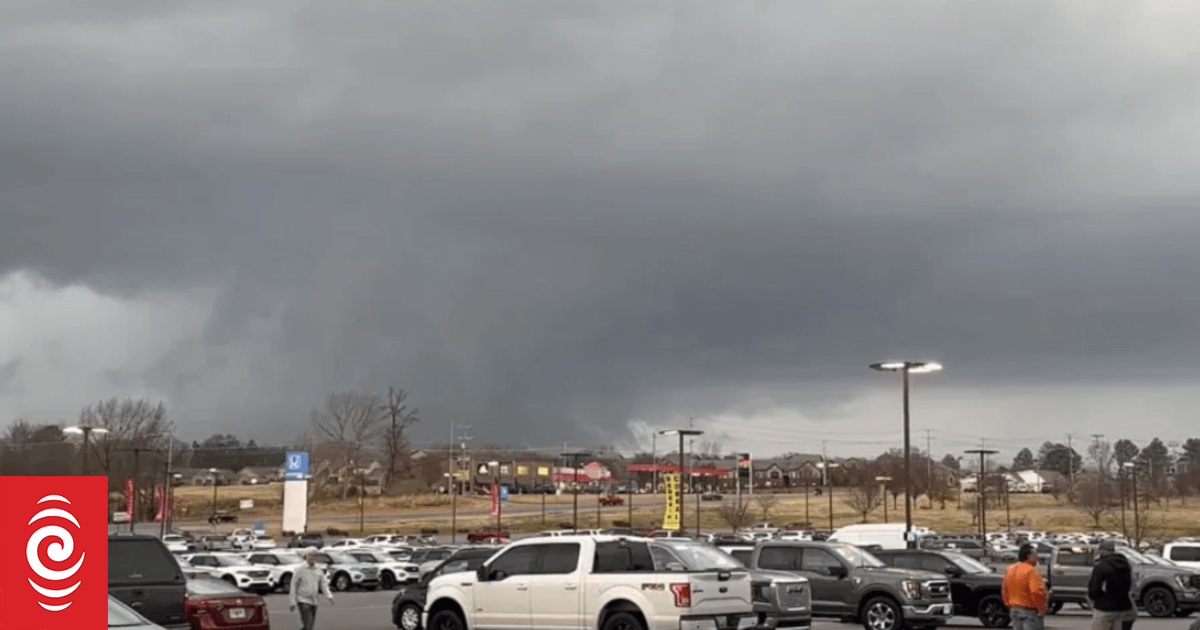 Tennessee tornadoes leave at least 6 dead, tens of thousands without ...