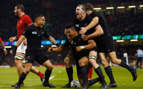 All Blacks celebrate Julian Savea try against France RWC2015