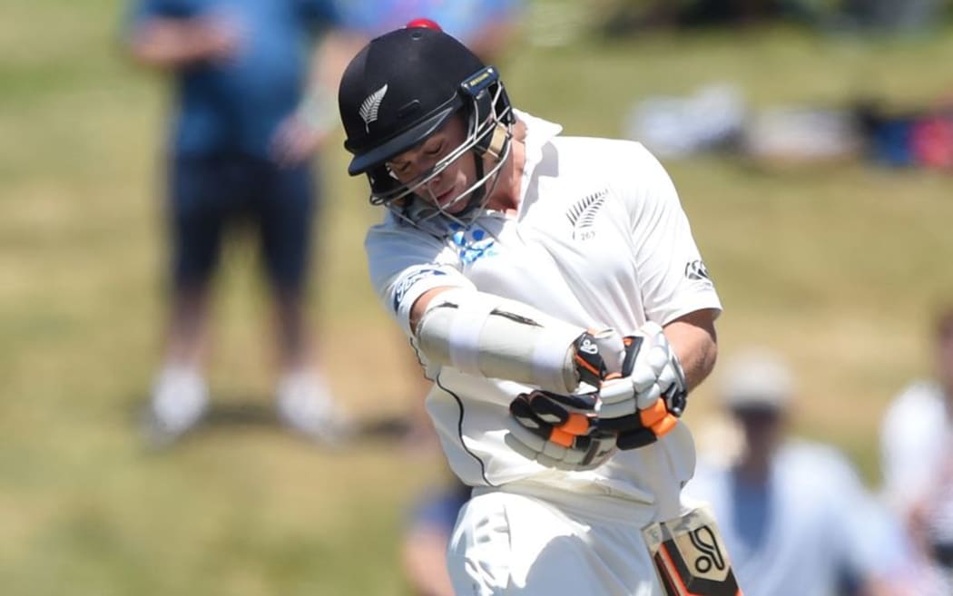Tom Latham didn't get going in his second innings against Sri Lanka at Seddon Park in Hamilton, New Zealand. Sunday 20 December 2015. Copyright photo: Andrew Cornaga / www.photosport.nz