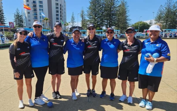 Lynsey Talagi (3rd from right) with her Niue Bowls Fours teammates and members of Team New Zealand at the World Champs in 2023. Photo: Supplied