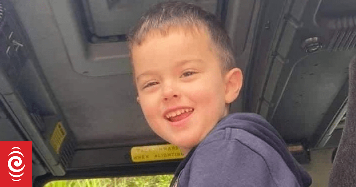 'Unacceptable' delays to improve child protection system - government