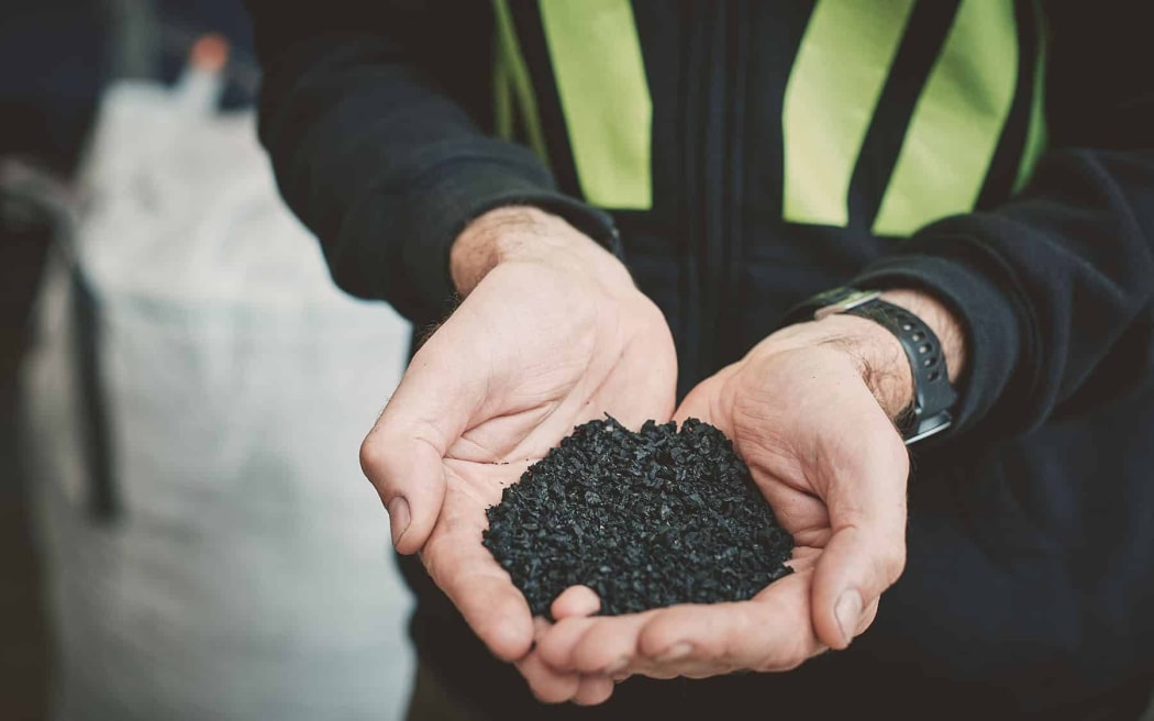 Treadlite New Zealand are working to develop viable and sustainable uses for end-of-life (EOL) and recycled tyres in New Zealand, including the roading sector.