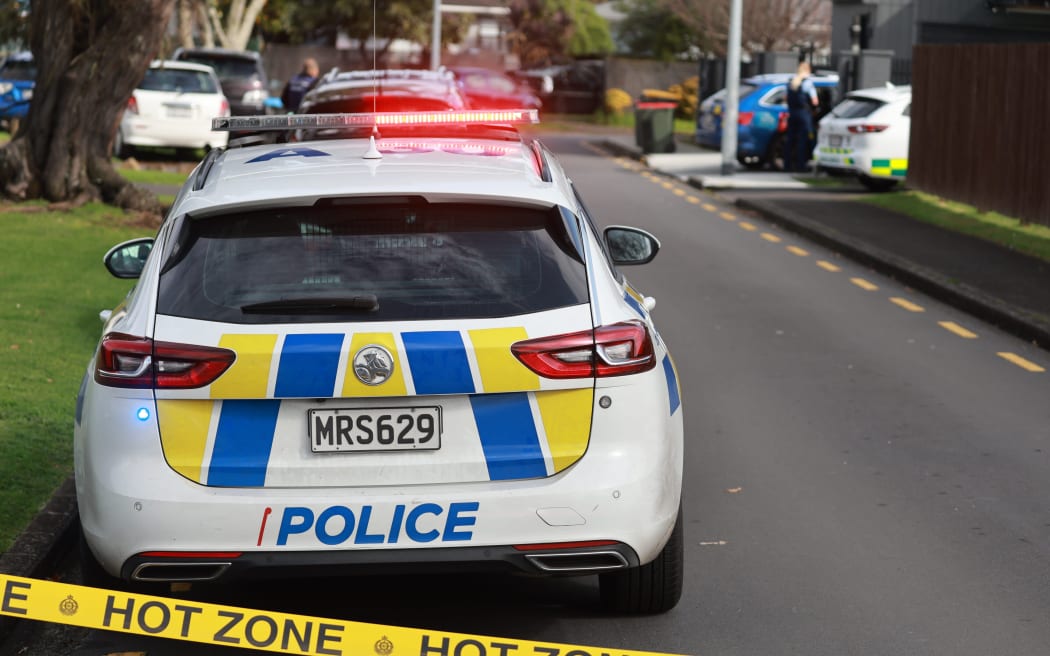 31082024 news photo: Ricky Wilson/Stuff. Emergency services respond to an incident on Tomuri Place in Mount Wellington.