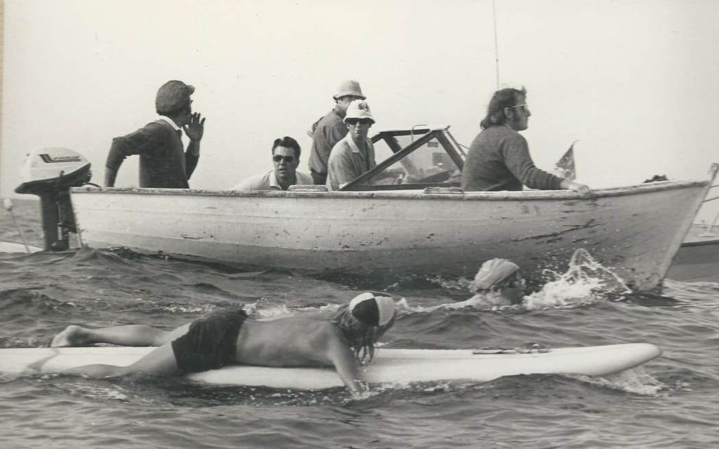 Long distance swimmer Lynne Cox crossing Cook Strait on 4 February 1975