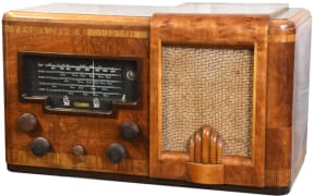 A fine example of a Radio Corporation of New Zealand Story wireless.