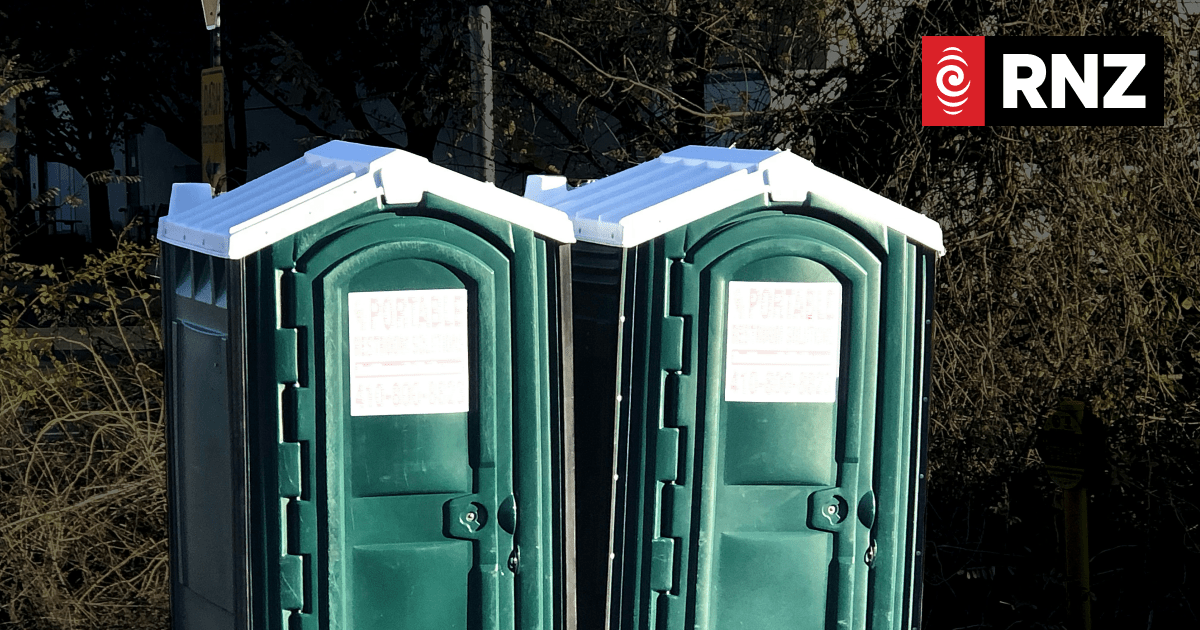 500 litres of human waste spills onto SH1 near Geraldine