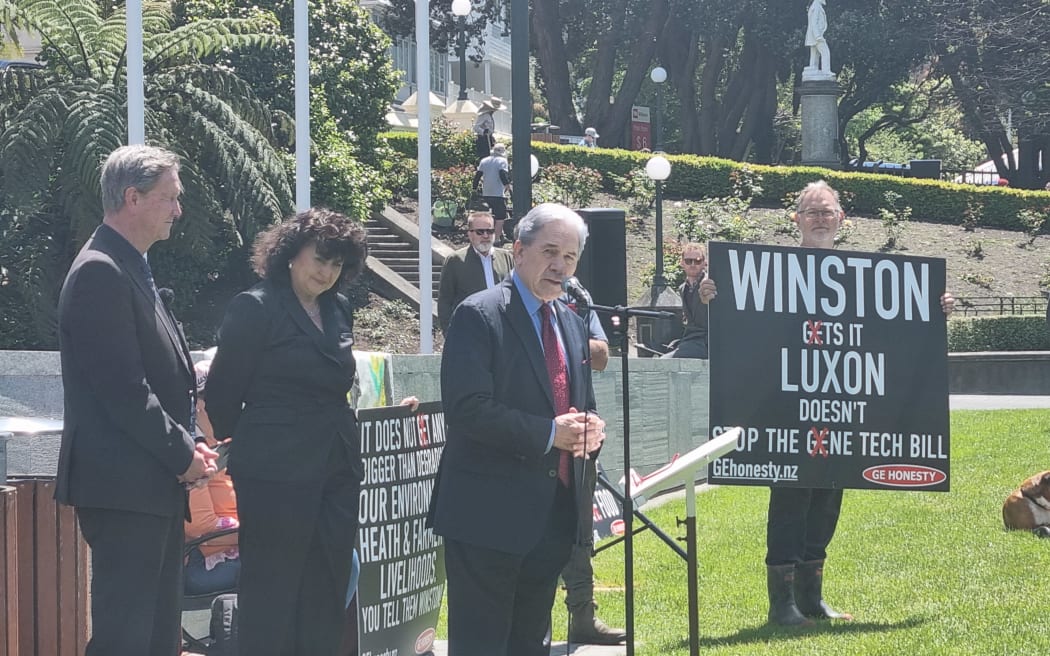 New Zealand First leader Winston Peters spoke to hundreds of people gathered on Parliament's lawn urging the government to drop the Gene Technology Bill.