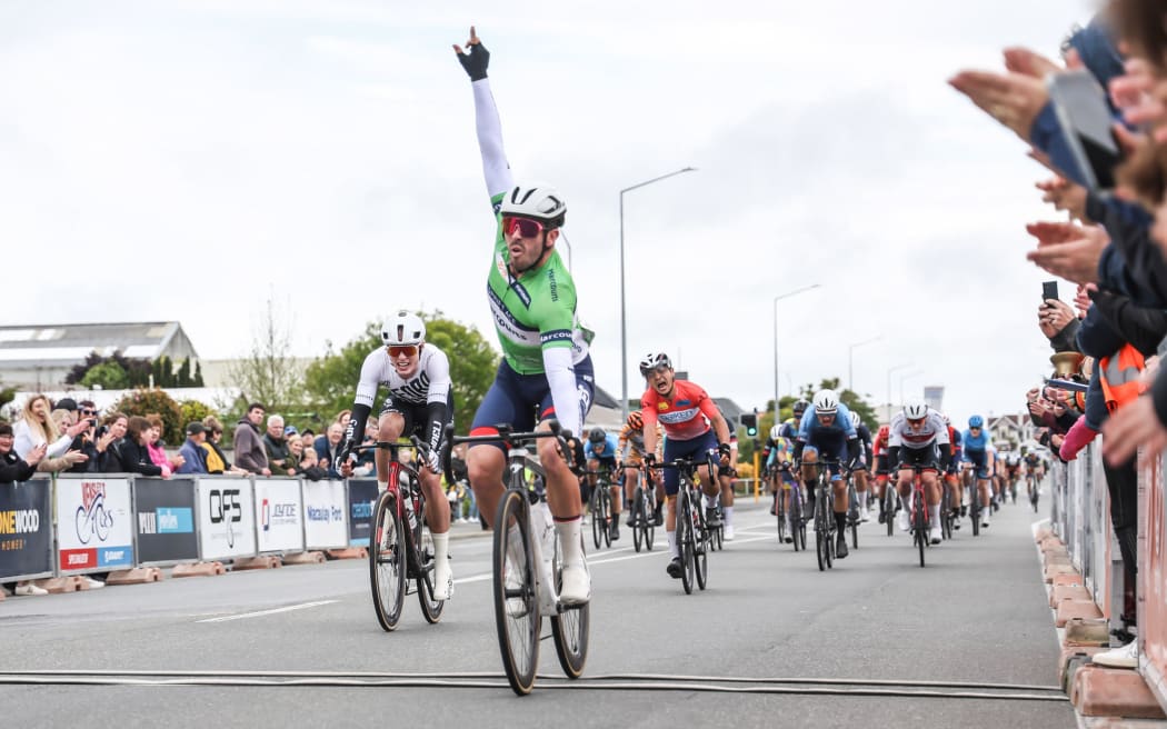 Dan Gardner celebrates winning the 2023 SBS Bank Tour of Southland.