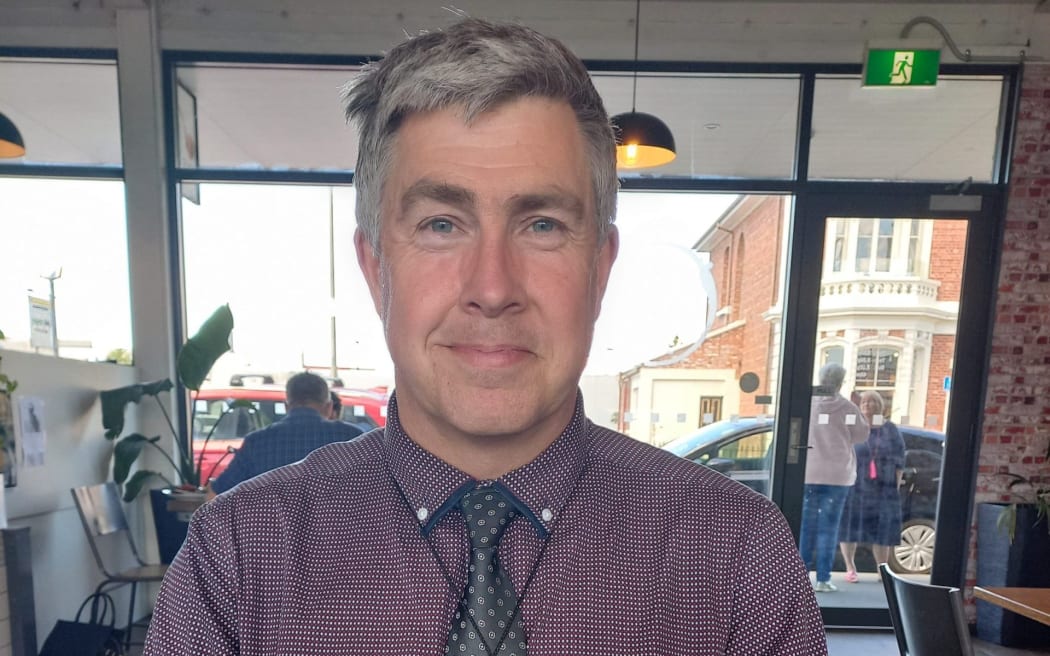 Kaiapoi High School principal Jason Reid would like to see vaping become a prescription only medicine for giving up smoking.