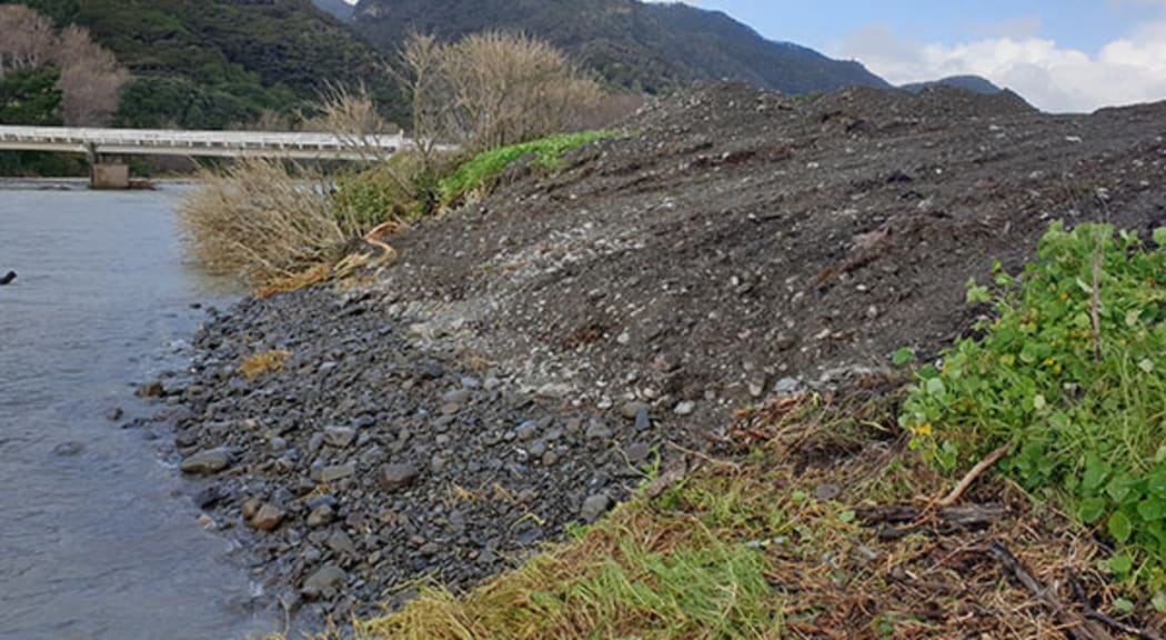 The stabilised riverbank at the landfill breach on the Awatere River.
