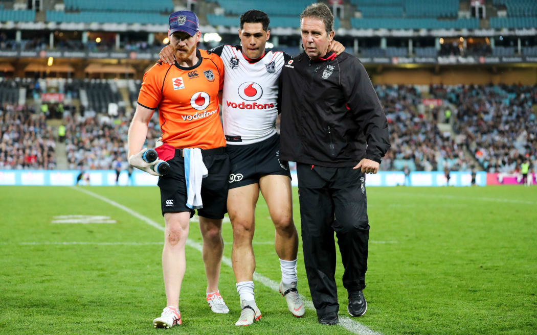Roger Tuivasa-Sheck leaving the field injured.