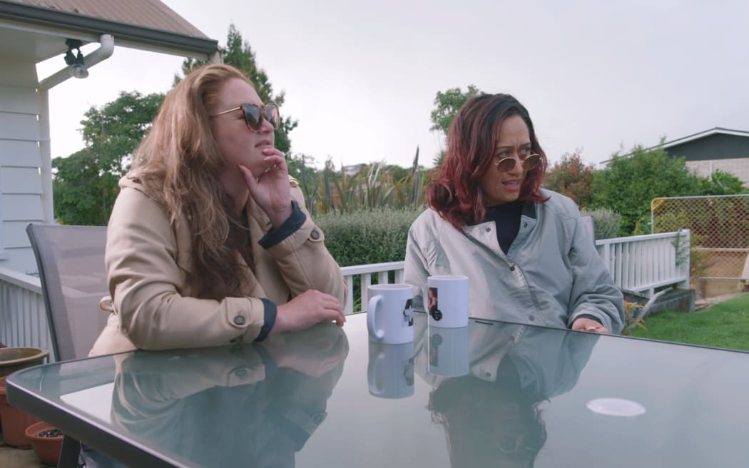 Trish's cousins are unimpressed with her new boyfriend